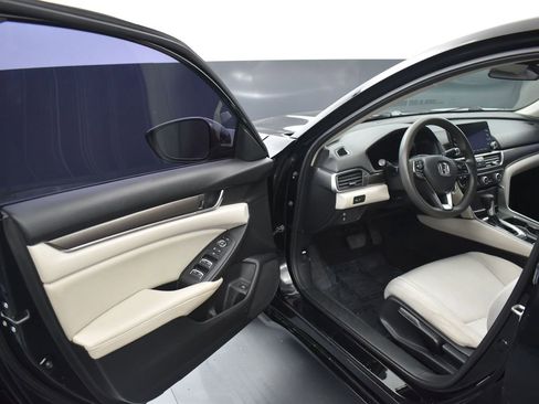 Used 2018 Honda Accord LX image 7