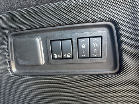 Used 2021 Cadillac Escalade ESV Sport w/ Driver Assist Tech Package AWD/4WD image 32