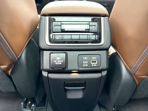 Used 2024 Subaru Ascent Touring AWD/4WD image 22