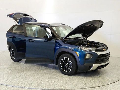 Used 2021 Chevrolet TrailBlazer LT w/ Convenience Package FWD image 9