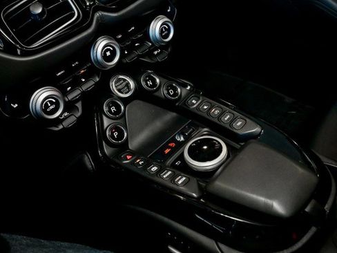 Used 2022 Aston Martin V8 Vantage Coupe image 25
