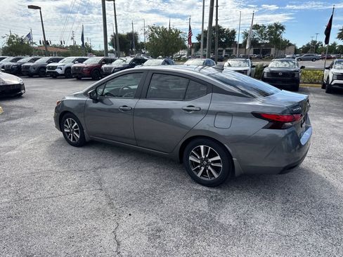 Certified 2021 Nissan Versa SV FWD image 16