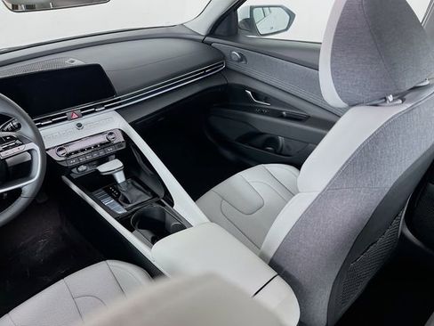 New 2025 Hyundai Elantra Limited image 23