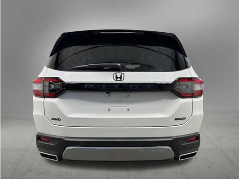 New 2026 Honda Pilot Touring image 4
