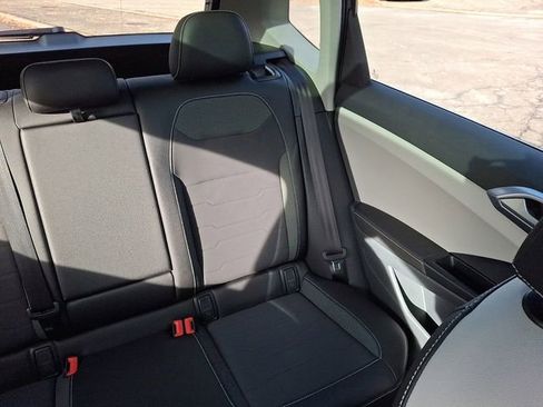 Certified 2025 Volkswagen Taos SE w/ Panoramic Sunroof Package image 20