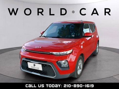 Used 2022 Kia Soul LX w/ Technology Package FWD image 3