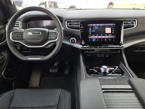 Used 2024 Jeep Wagoneer Series III w/ Premium Group I image 17