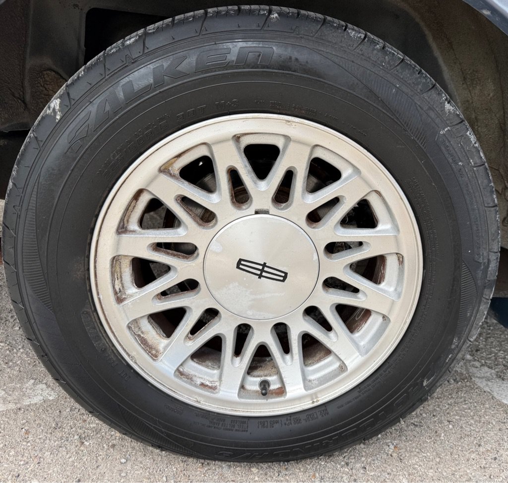 Used 1999 Lincoln Town Car Signature RWD image 19