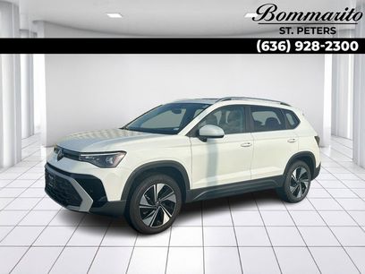 Used 2025 Volkswagen Taos SE w/ Panoramic Sunroof Package