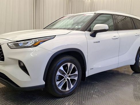 Certified 2020 Toyota Highlander XLE AWD/4WD image 11