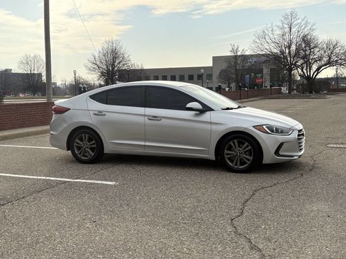 Used 2018 Hyundai Elantra SEL FWD image 6