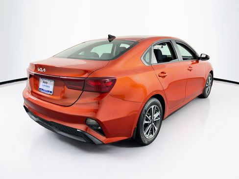 Used 2023 Kia Forte LXS w/ LXS Technology Package FWD image 5