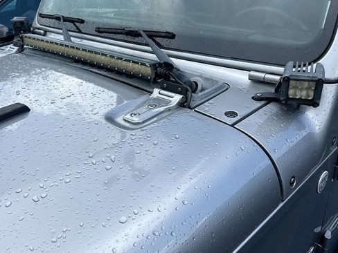 Used 2018 Jeep Wrangler Unlimited Sport S AWD/4WD image 32