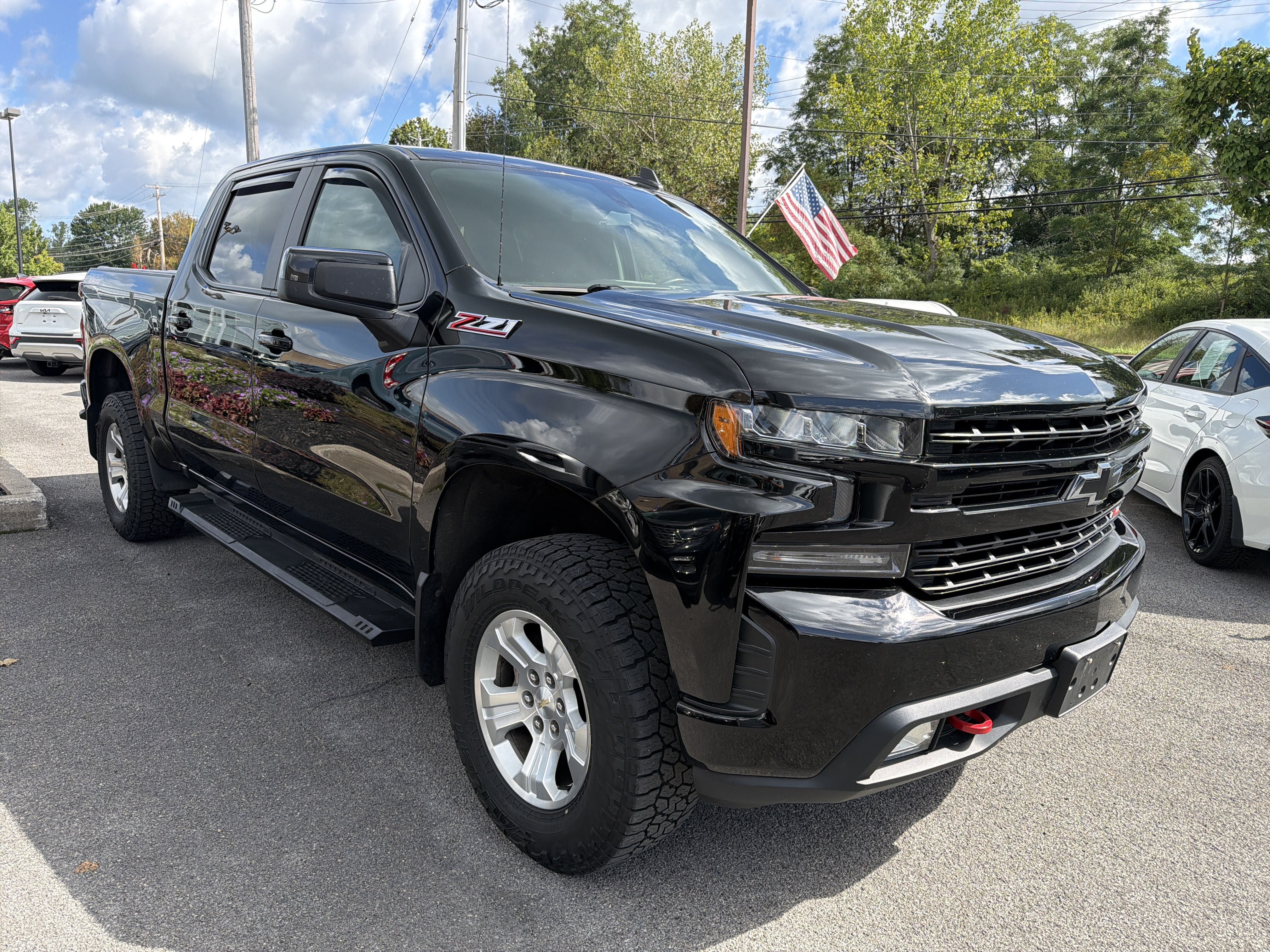 Used 2021 Chevrolet Silverado 1500 LT Trail Boss w/ LPO, Dark Essentials Package AWD/4WD image 2