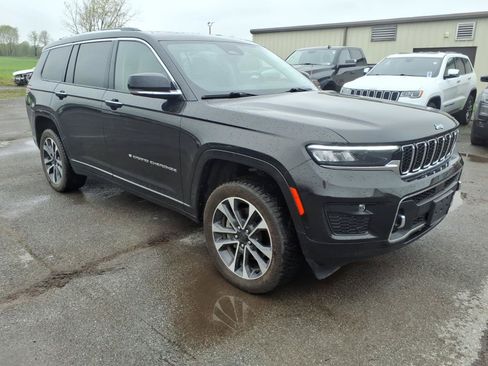 Used 2022 Jeep Grand Cherokee L Overland w/ Luxury Tech Group IV AWD/4WD image 3