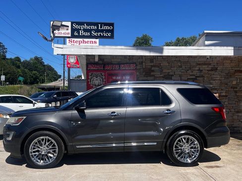 Used 2017 Ford Explorer Limited FWD image 3