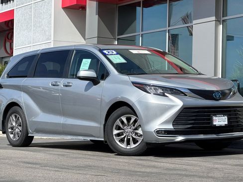 Certified 2023 Toyota Sienna XLE image 2
