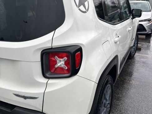 Used 2017 Jeep Renegade Trailhawk image 5