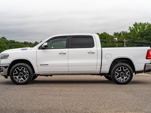 Used 2025 RAM 1500 Laramie AWD/4WD image 4
