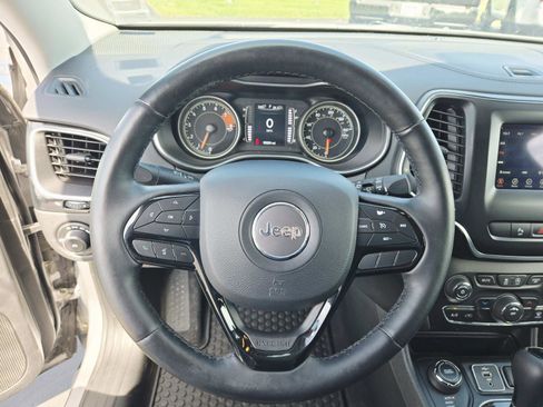 Used 2019 Jeep Cherokee Latitude Plus image 19