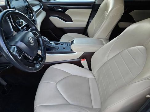 Certified 2020 Toyota Highlander XLE AWD/4WD image 21