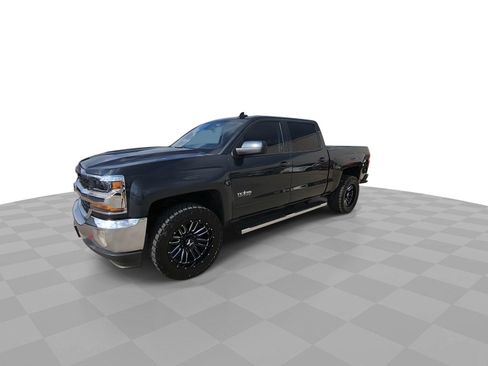 Used 2018 Chevrolet Silverado 1500 LT w/ LT Eassist Package RWD image 4