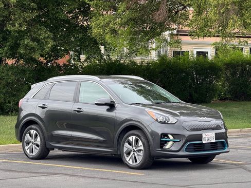 Used 2022 Kia Niro EX FWD image 3