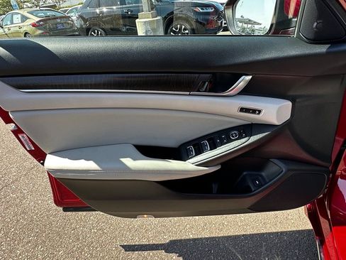 Used 2018 Honda Accord Touring image 24