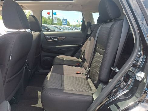 Used 2017 Nissan Rogue SV w/ Sun & Sound Touring Package AWD/4WD image 10