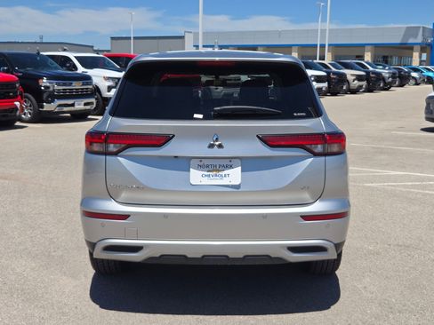Used 2024 Mitsubishi Outlander AWD image 4