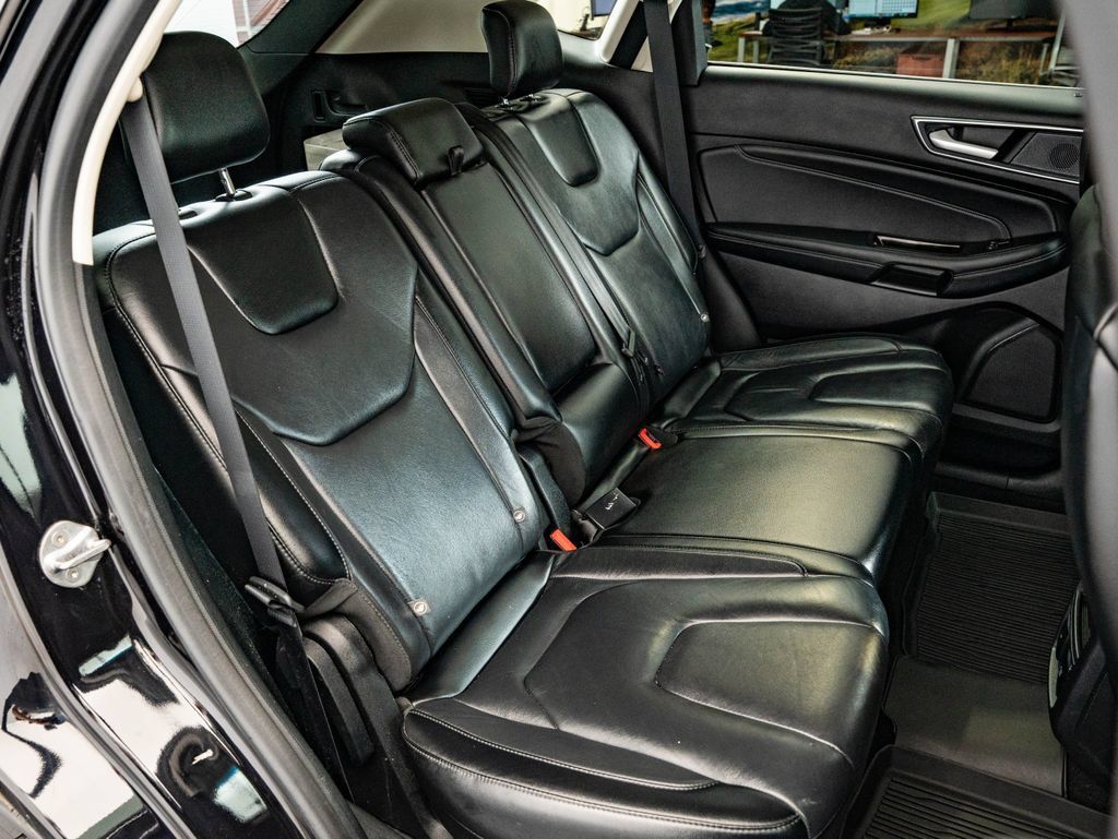 Used 2019 Ford Edge Titanium FWD image 46
