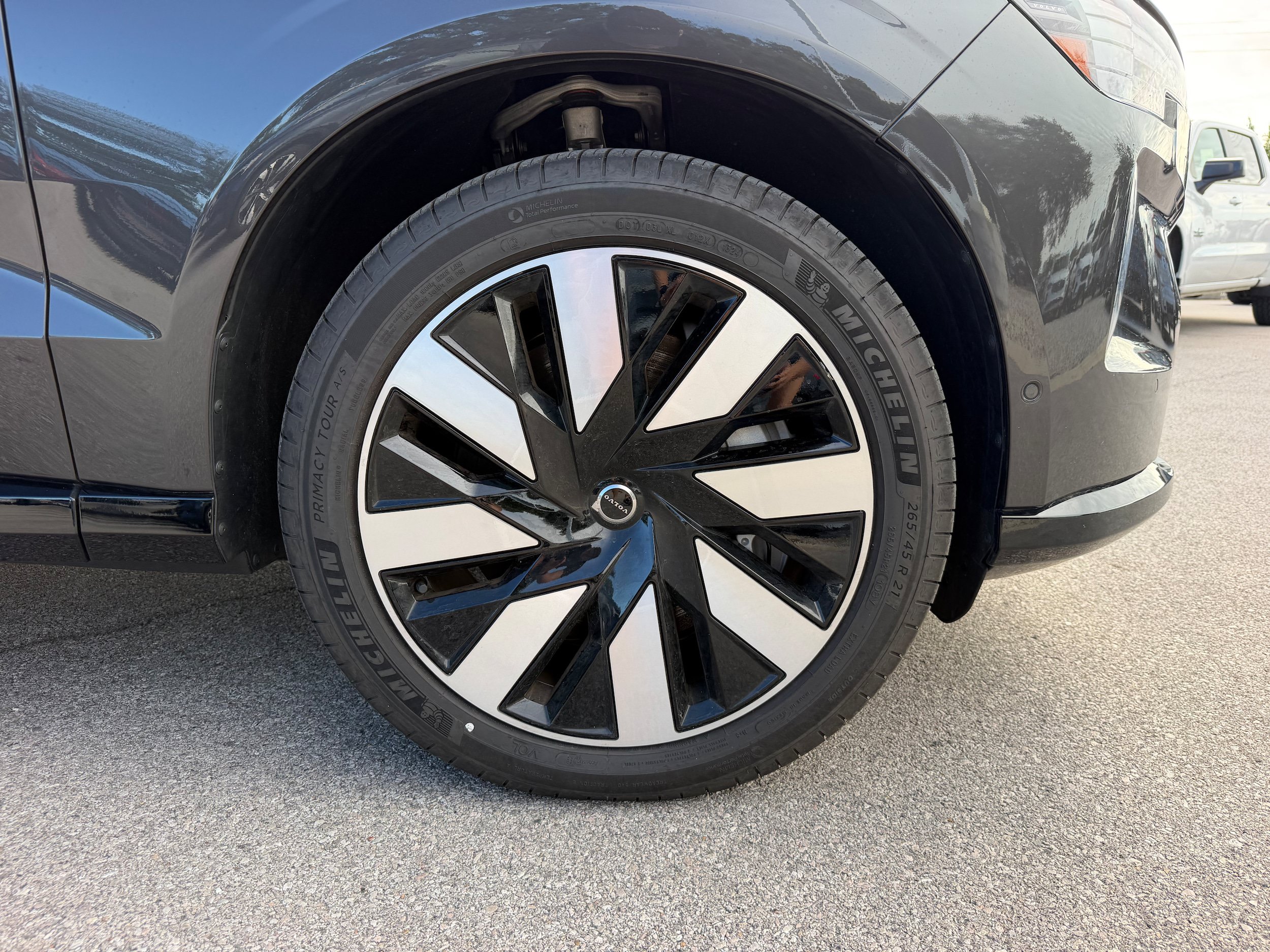 Certified 2025 Volvo EX90 Plus AWD/4WD image 9