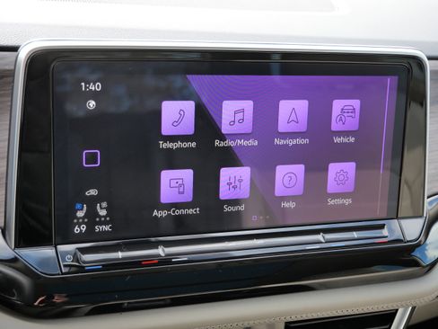 Certified 2025 Volkswagen Atlas SEL image 23