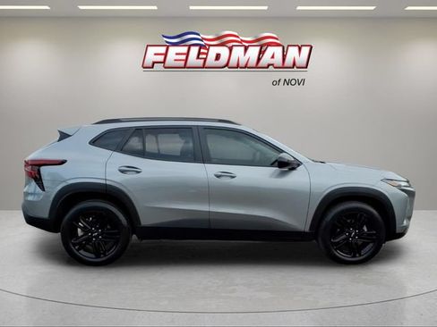 Used 2025 Chevrolet Trax ACTIV w/ Sunroof Package FWD image 7