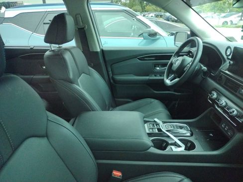 Used 2025 Honda Pilot EX-L image 4