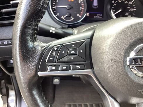 Used 2019 Nissan Rogue SV image 27