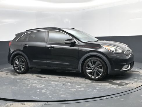 Used 2017 Kia Niro image 2