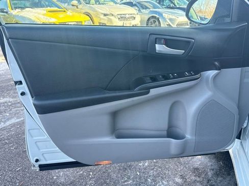 Used 2012 Toyota Camry LE image 9