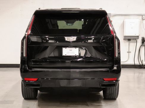 Used 2023 Cadillac Escalade ESV Sport Platinum w/ LPO, ONYX Package image 4