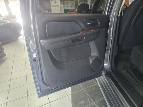 Used 2011 Chevrolet Avalanche LS image 9