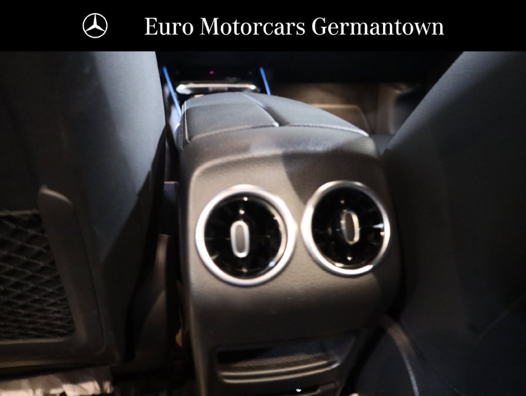 Used 2024 Mercedes-Benz EQB 300 4MATIC image 33
