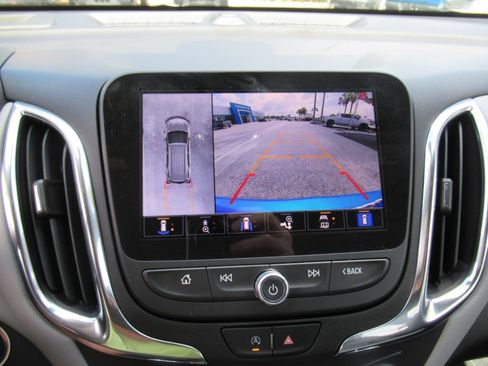 Used 2024 Chevrolet Equinox LT FWD image 27