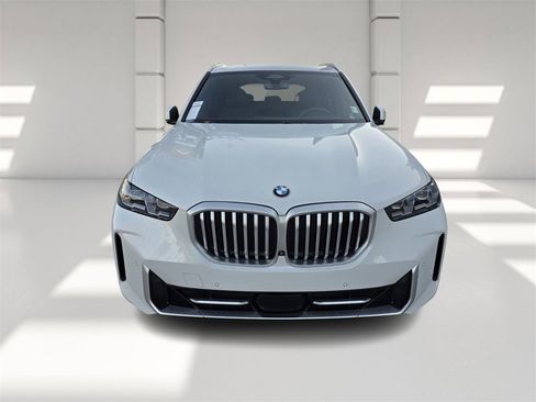 Used 2024 BMW X5 xDrive40i w/ Premium Package image 2