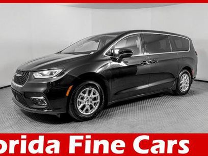 Used 2023 Chrysler Pacifica Touring-L