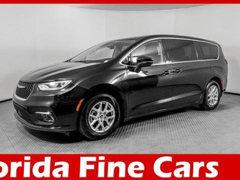 Used 2023 Chrysler Pacifica Touring-L image 1