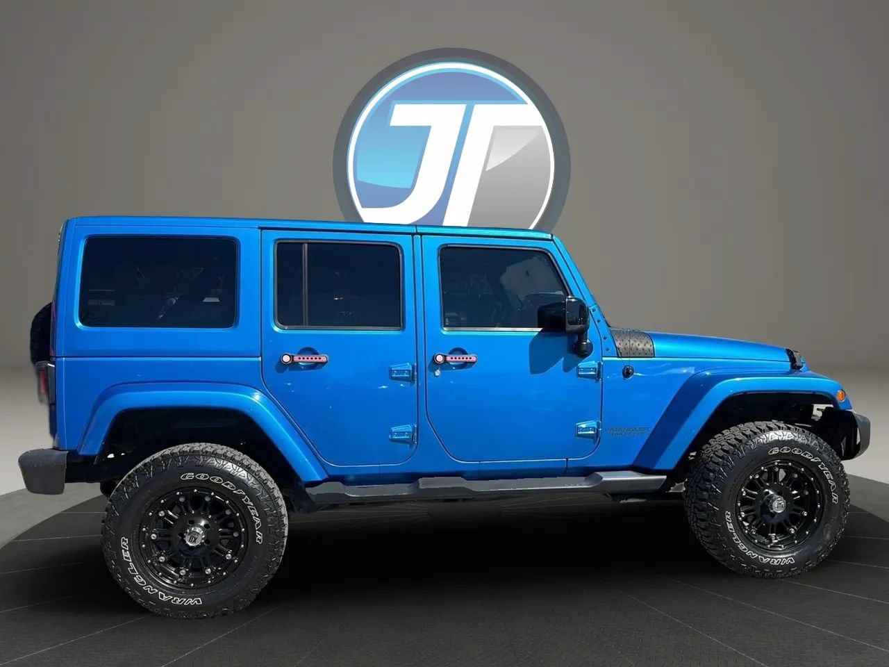 Used 2014 Jeep Wrangler Unlimited Sahara w/ Dual Top Group AWD/4WD image 21