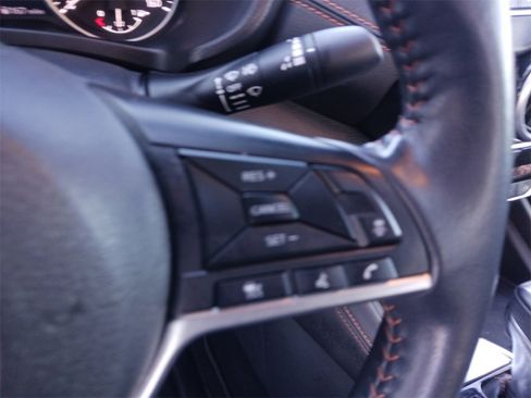 Used 2023 Nissan Sentra SR w/ SR Premium Package image 32