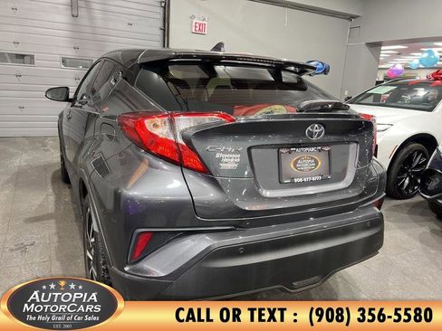 Used 2018 Toyota C-HR XLE image 3
