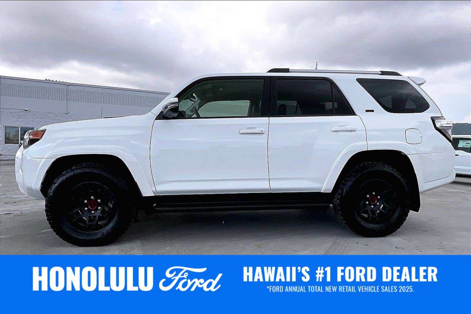 Used 2024 Toyota 4Runner SR5 Premium RWD image 3