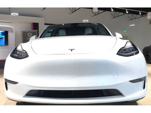 Used 2021 Tesla Model Y Long Range image 3